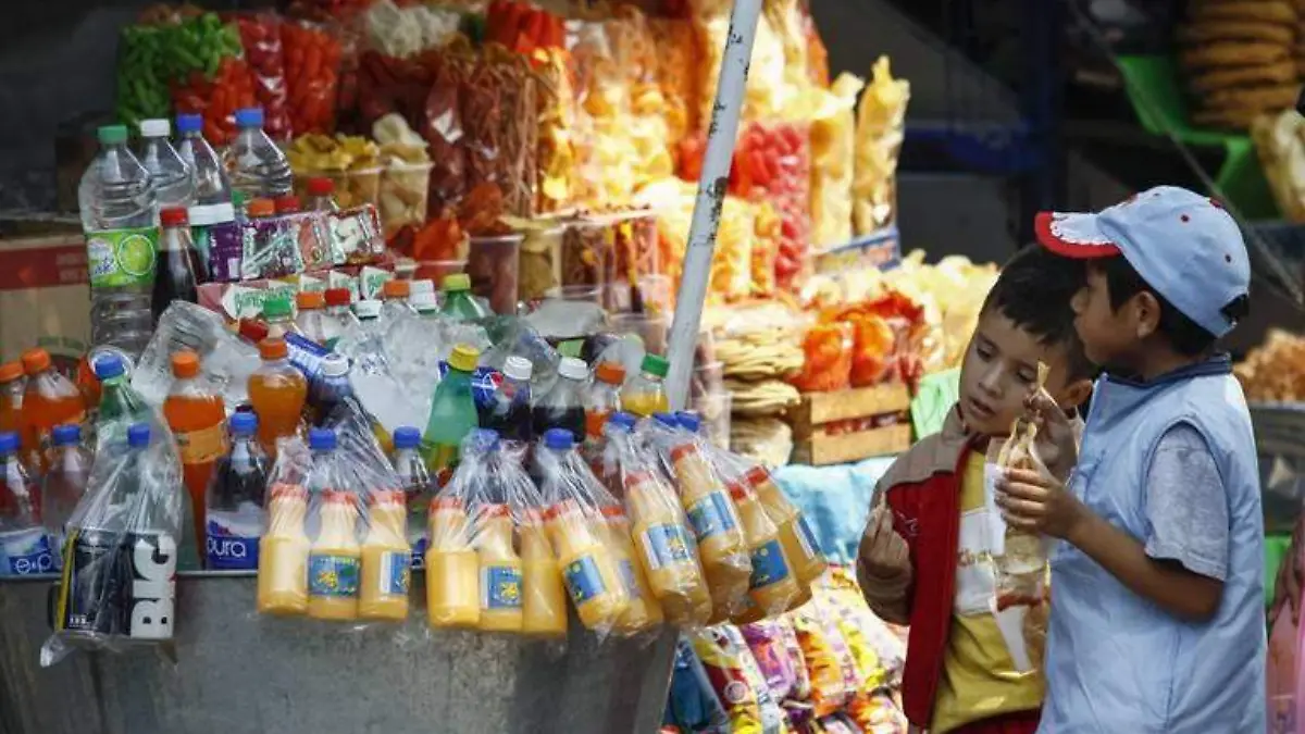 Comida chatarra puesto ambulante niños salud enfermedad